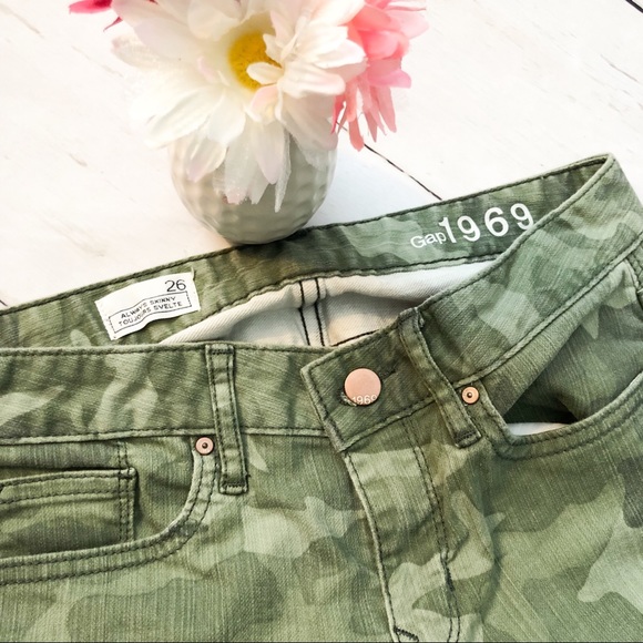 ⭐️ 2/$25 ⭐️ Gap camo skinny jeans - Picture 3 of 4